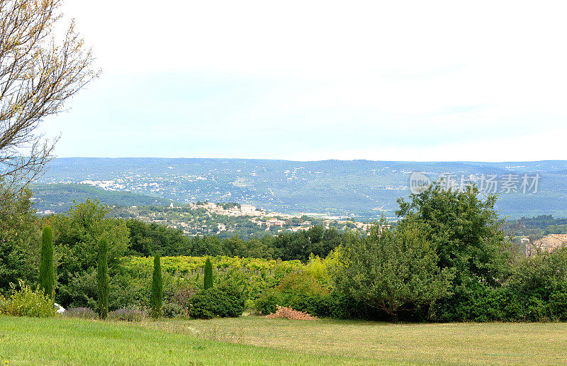 Le Luberon:靠近Lacoste和Bonnieux